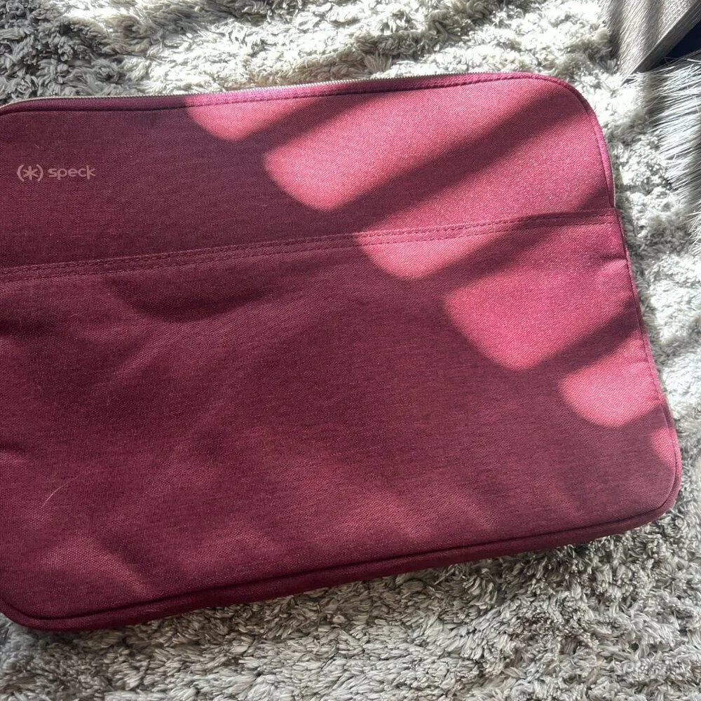 Speck laptop case‎
